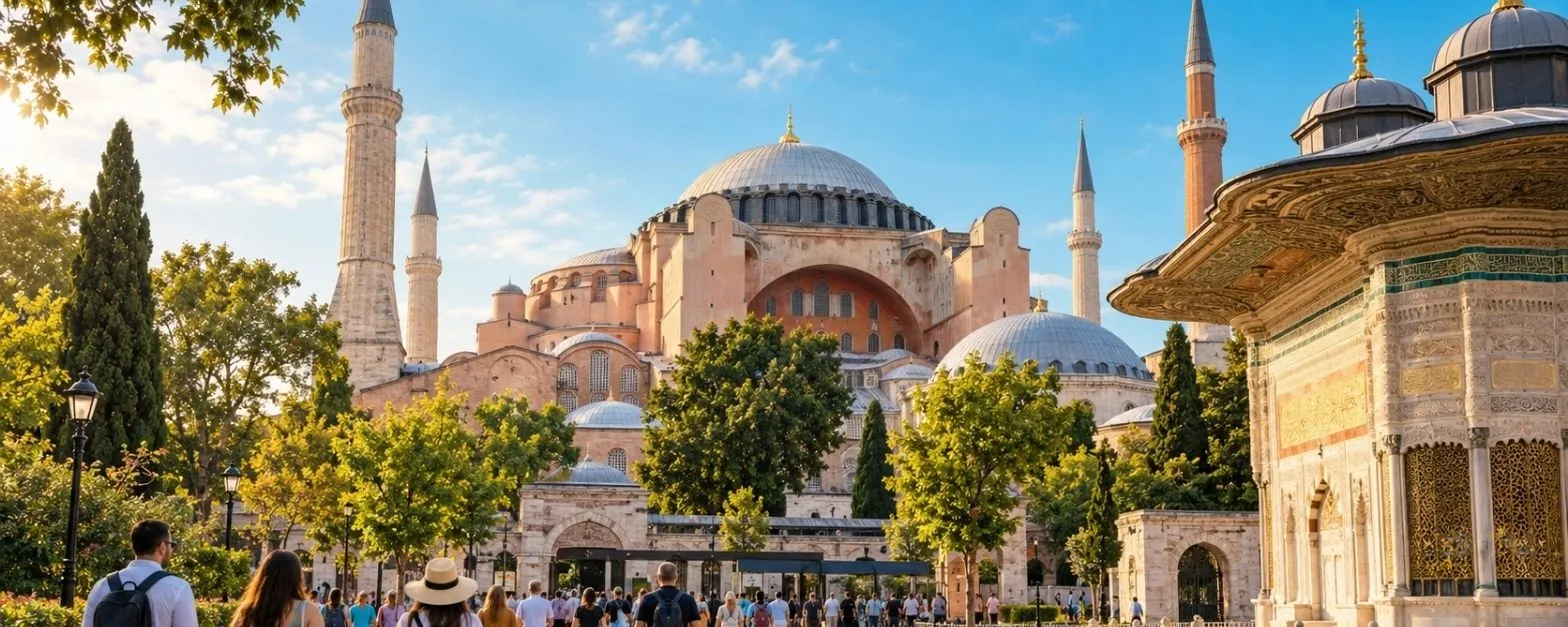Turistički ulaz u Hagiju Sofiju nasuprot ulazu za molitvu